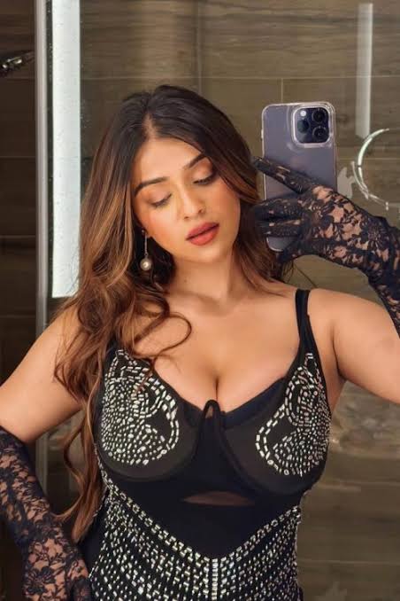 Karachi Escorts 7
