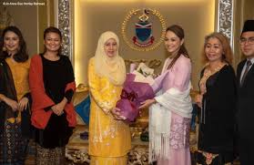Joniston was not to be outdone, as many voters greeted him two rivals for the kiulu state seat datuk joniston bangkuai of barisan nasional (bn) and jo anna henley rampas of parti warisan sabah. From Sabah Culture To Politics Meet Jo Anna Sue Henley Rampas Hello Sabah
