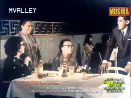 Jangan cik adik lah sayang rindukan bulan bulanlah tinggi cik adik jauh di awan orang jauh jangan rindu orang yang dekat dengarkan teman. Musika Malaya S Early Music Scene From 1900s To 1965 Budi Setahun Segunung Intan Kartina Dahari Ahmad Jais Facebook