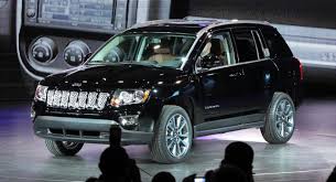 The jeep compass is a compact crossover suv introduced for the 2007 model year, and is now in its second generation. Jeep Upgrades 2014 Compass And Patriot Models With 6 Speed Auto Carscoops