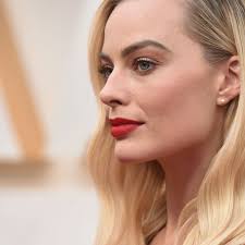 Margot robbie, 30, has made headlines recently amid rumors she had an affair with will smith, 51, in the past. Can Margot Robbie Save Pirates Of The Caribbean From Irrelevance Pirates Of The Caribbean Dead Men Tell No Tales Aka Salazar S Revenge The Guardian