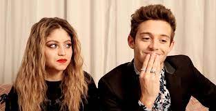 Hola nuevo vídeo donde hablo del tema que se pregunten algunos fans si karol sevilla esta soltera o de novia en estos primeros meses del 2021 y explicó lo qu. Soy Luna Karol Sevilla Ruggero Pasquarelli Im Interview