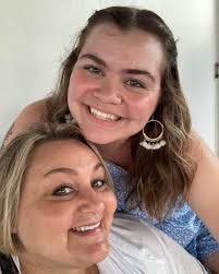 Leah Henderson's Instagram, Twitter & Facebook