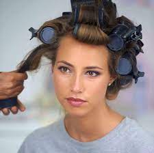 Creating Voluminous Curls With Hot Rollers Is Super Easy Follow Our Step By Step Guide And You Ll Be Flauntin Hot Rollers Hair Hair Rollers Medium Hair Styles