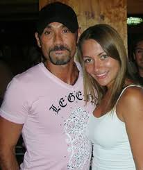 El chino marcelo rios, ancien n°1 mondial, a désormais beaucoup de tatouages et il a soulevé quelques barres à la muscu. Marcelo Rios And Paula Pavic Dating Gossip News Photos