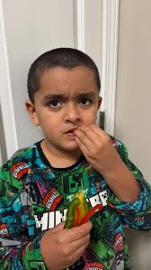 Cuando no los obligas, florecen por sí solos, Hoy quiero compartir algo muy  especial., Mientras cortaba pimentón rojo y verde para cocinar, Ethan mi  pequeño explorador dentro del espectro se acercó y ...