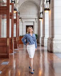 Cnn's brianna keilar on monday wiped away tears as she remembered the 500,000 people in the united states who we need to remember the people we have lost, said keilar, who was similarly. Close Up With Cnn Anchor And Military Spouse Brianna Keilar Military Spouses Military Families