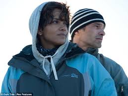 Halle berry news, gossip, photos of halle berry, biography, halle berry boyfriend list 2016. Halle Berry S Jaw Dropping Close Encounter With Great White Sharks Daily Mail Online
