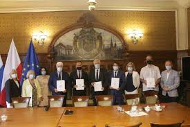 Agreement noun a business, political etc arrangement, spoken or written. Porozumienie Z Gminami Sozosfera Ochrona Srodowiska