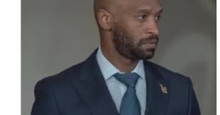 محمود عبد الرازق حسن فضل الله (مواليد 5 مارس 1986)، هو لاعب كرة قدم مصري ومن أكثر اللاعبين شعبية لجماهير نادي الزمالك، حيث يلعب حالياً في صفوفه بعد العودة من الإعارة من نادي أبولون سميرني اليوناني. Ù…ÙŠØ¯Ùˆ ÙŠÙ†Ø´Ø± ØµÙˆØ±Ø© Ù„Ø´ÙŠÙƒØ§Ø¨Ø§Ù„Ø§ ÙˆÙŠØ¹Ù„Ù‚ Ù„Ù„Ø´ÙŠØ§ÙƒØ© Ø¹Ù†ÙˆØ§Ù† Ø§Ù„ÙŠÙˆÙ… Ø§Ù„Ø³Ø§Ø¨Ø¹