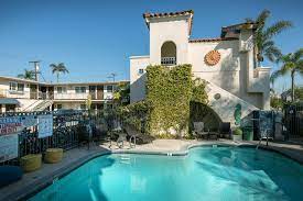 Feather pillows, linens and down pillows welcome you to a good night's rest, other nice. Crown City Inn Coronado San Diego Aktualisierte Preise Fur 2021