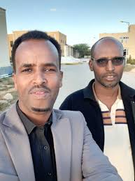 Muna Toosane, waa inanta (Gabadha) keliya nala dhigata fasalka. Kulliyada  saxaafadda jaamacadda Hargeysa. Fasalka Guddoomiye Xuuto, ayaa ugu yar.