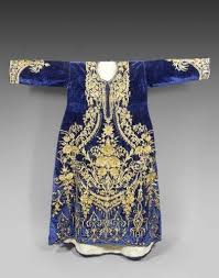 Veuillez choisir la taille selon notre tableau de tailles standard ou cocher sur mesure pour remplir les mensurations personnalisées. Robe De Mariage Bindalli En Velours Bleu Nuit Brode En Kabarma Dore Turquie Art Ottoman Xixe Siecle Alain R Truong