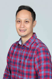 Kelly Warburton's Instagram, Twitter & Facebook