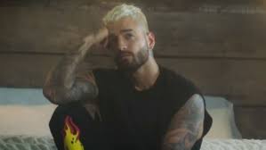 Desde que maluma y natalia rompieron su noviazgo de dos años el pasado octubre, la bailarina ha sido relacionada con el delantero del psg. Hawai El Nuevo Sencillo De Maluma Ciudad Magazine