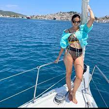 Top voted stamatina tsimtsili images. Stamatina Tsimtsilh Pozarei Me Pshlomeso Mpikini Panw Se Istioploiko Skafos People Amp Style Eidhseis