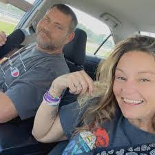 Amanda Frazee's Instagram, Twitter & Facebook