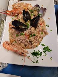 284 · 70 minutes · la calamarata è un primo piatto a base di mare della cucina campana che si prepara con un formato di pasta molto particolare. Calamarata E Risotto Alla Pescatora Ristopescheria Fratelli Ragosta Facebook
