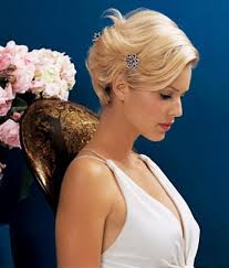 40 gorgeous short wedding day hairstyles wedding season is in full swing, which means fancy dress, all night partying, and of course stunning hair.… read more Very Short Bridal Hairstyles Short Bridal Hair Short Hair Styles Short Wedding Hair