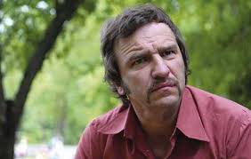 Na fakultetu dramskih umetnosti u beogradu diplomirao je u klasi profesora predraga. Nenad Jezdic Je Grad Zamenio Selom Zemlja Me Je Vezala Za Sebe Ona Je Sada Moja Potreba Oaza Znanja