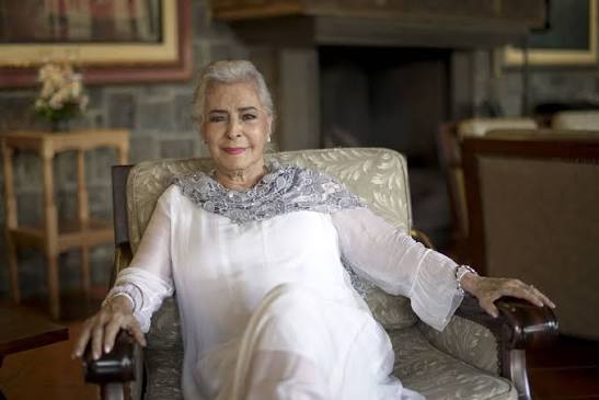 Me dio mucho gusto conocer y conversar con una de las grandes actrices de  la “Época de Oro” del Cine Nacional: Elsa Aguirre. A sus 95 años conserva  su belleza externa pero