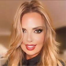 Courtney Cachet: Designer, Style Expert & TV Personality