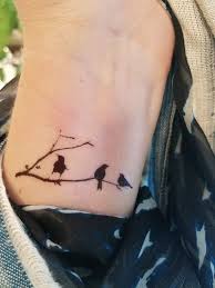 Silhouette Birds On A Branch Tattoo Uccelli Su Un Arto Tatuaggio Uccelli Tatuaggio Temporaneo Che Etsy Bird Tattoo Wrist Little Bird Tattoos Bird Tattoos For Women