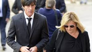 Bei bundestrainer joachim „jogi löw fällt das sehr merkwürdig aus. Jogi Low Der Bundestrainer Wird 61 So Hat Er Sich Im Laufe Der Zeit Verandert Bunte De
