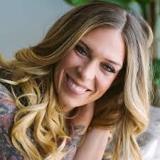 Lynn Amaral's Instagram, Twitter & Facebook