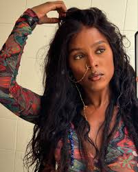 Hey loves, we all go through those moments when everything feels heavy. I  know I do. 💫 So I'm curious—when life gets tough, what are the 3 things  that never fail to