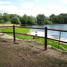 Poda Texas Zaun Das Multitalent Texas Zaun Sieht Von Beiden Seiten Gut Aus Durch Die Moglichkeit Die Riegel Indiv In 2020 Outdoor Structures Garden Bridge Outdoor