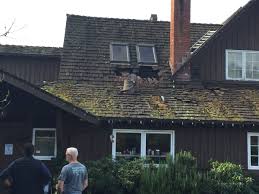 Barbekü imkanları, bahçe sunan deep cove retreat on the ocean, swartz bay feribot terminali'den 3.1 km mesafede bulunmaktadır. Peninsula News On Twitter A Fire That Started Late Saturday Evening In The Kitchen Of Deep Cove Chalet In North Saanich Has Left The Restaurant With Interior Damage But No One Was