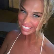 Amanda Caster's Instagram, Twitter & Facebook