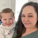 Amanda Crandell's Instagram, Twitter & Facebook