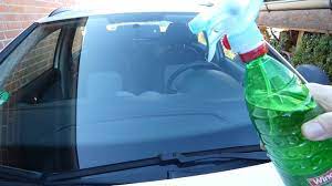 Doch für putzmuffel gibt es jetzt ein klasse helfer, welche die autoscheibe im handumdrehen ganz komfortabel reinigt und somit die optik und auch die sicherheit fördert… auf so ein ding hab ich schon lang gewartet,endlich ist das putzen der autoscheiben innen ein kinderspiel! Autoscheiben Streifenfrei Putzen Reinigen Mit Hausmittel Essig Zeitungspapier Anleitung Youtube
