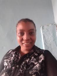 Time to laugh and smile 😂😂😂😂... 1. I visited my aunty today and she  gave me 2k for transport, Omo I looked my leg, my leg looked me and we both  smiled