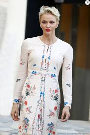 #charlenedemonaco #coiffureroyale #lesgrimaldila princesse charlene de monaco a surpris tout le monde lorsqu'elle s'est présentée en novembre dernier avec. Photos La Princesse Charlene Le Prince Albert Ii Et La Princesse Charlene De Monaco Ont Pris Part Avec Leur Fils Le Prince Hereditaire Jacques De Monaco Au T Princesse Charlene