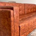 Sofá em tecido Facto: fácil de limpar, resistente ao uso diário e com  design elegante que combina com qualquer décor.✨