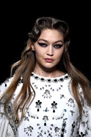 To go this, separate the upper part of the wavy hair is pulled back and tied in a loose low pony. Gigi Hadid Retro Hairstyle Newest Looks Stylebistro