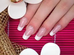 corso-di-ricostruzione-unghie-classica-french-bianca-perfetta-e-simmetrica-eseguita-da- barbara-donini.jpg