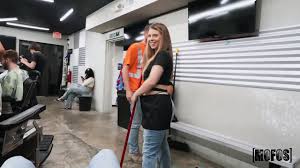 Naughty Barber Shop Employee Having Sneaky Sex - EPORNER