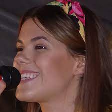 Csobot adél második kislemezes dala! Adel Csobot Net Worth 2020