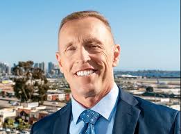 Alcalde de San Diego: Un Veterano Independiente de los Marines Enfrenta una  Difícil Carrera Contra el Titular Demócrata