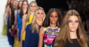 Wir inspirieren zu einer neuen modekultur, die wertigkeit und langhaltende qualität vor kurzlebige trends stellt. About You Fashion Week 2021 Ayfw 2021 Mode Shopping Designer Trends Fashionstreet Berlin