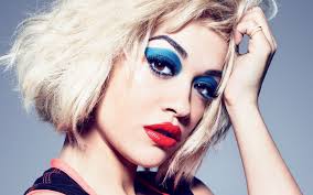 From destiny child's day, beyonce has been rocking blonde hair braids as the lead vocalist. Blonde Brown Eyes English Face Lipstick Makeup Rita Ora Short Hair Singer Wallpaper Resolution 1920x1200 Id 934458 Wallha Com