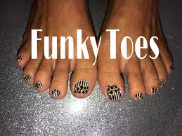 Black And White Striped Toe Nails Leopard And Stripes Black And White Finger Nail Art Toe Nail Art Nails