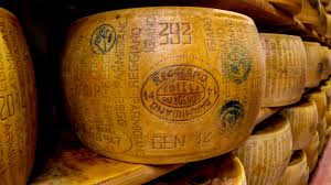 3 il grana padano può essere prodotto con due lavorazioni al giorno, mentre per il parmigiano reggiano è concessa una sola lavorazione al giorno. Eccellenze Che Differenze Ci Sono Tra Grana Padano E Parmigiano Reggiano