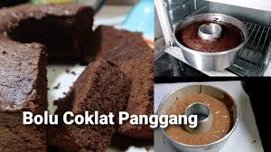 100 g margarin/mentega 100 g gula pasir 2 butir telur ayam 100 g tepung terigu 1/2 sdt baking powder 100 g cokelat masak, lelehkan 50 g cokelat masak. Aneka Resep Kue Bolu Coklat Panggang 4 Telur Facebook
