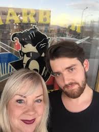 Kynnum til leiks snilldar hárgreiðslu mann Kristof sem sérhæfir sig í litun  ,balayage og sólar kysstu hári ég var fyrst til að prófa og er hreint út  sagt í 7himni með nýja