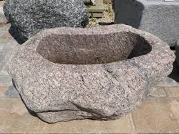 Findlingsbrunnen Rosa Mit Schwarzen Schlieren Steinbrunnen Natursteine Findling
